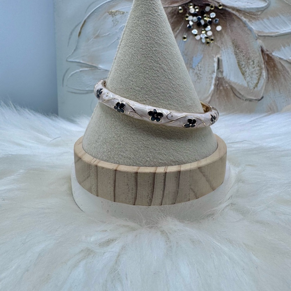 Elegant Floral Gold and Black Bangle